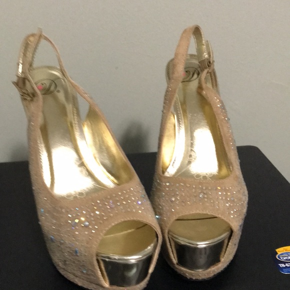 Gold Heart In D Pretty Aurora Borealis Sequence Platform Spiked 6”Heel T… - Picture 3 of 10